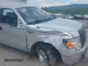 2010 Ford F-150 XL z VIN 1FTEX1EW7AFA93361, wystawiony jako IAAI lot #42425591 z przebiegiem 84 104 mil mil oraz . Historia ofert i sprzedaży dostępna na DreamBid. Obrazek 6.