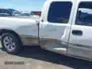 2000 GMC Sierra 1500 SLE z VIN 2GTEC19T9Y1372226, wystawiony jako IAAI lot #42571297 z przebiegiem 276 963 mil mil oraz . Historia ofert i sprzedaży dostępna na DreamBid. Obrazek 6.