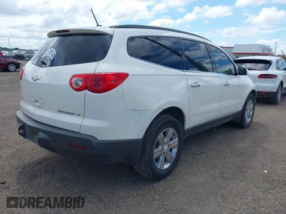 2011 Chevrolet Traverse 2LT z VIN 1GNKVJED2BJ368292, wystawiony jako IAAI lot #43172803 z przebiegiem 273 716 mil mil oraz . Historia ofert i sprzedaży dostępna na DreamBid. Obrazek 4.