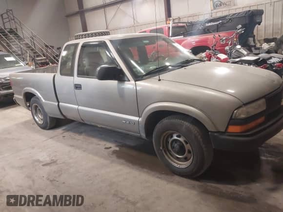 2001 Chevrolet S-10 LS с VIN 1GCCS195218201980, выставлен на аукционе IAAI как лот 42509504 с пробегом Не указан миль и . История ставок и продаж доступна на DreamBid. Изображение 13.