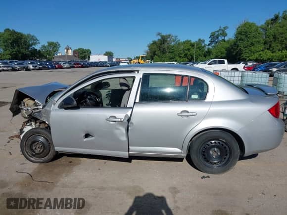 2008 Chevrolet Cobalt LS z VIN 1G1AK58F587186179, wystawiony jako IAAI lot #42310524 z przebiegiem Nie podano mil oraz . Historia ofert i sprzedaży dostępna na DreamBid. Obrazek 15.
