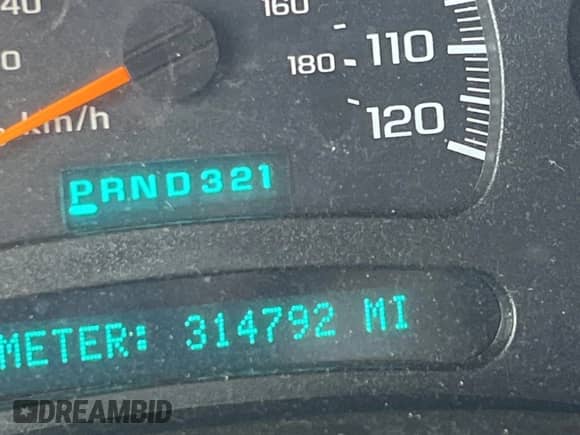2003 Chevrolet Silverado 3500 LS z VIN 1GCJC39103E146298, wystawiony jako Copart lot #77637514 z przebiegiem 314 792 mil mil oraz Czysty tytuł • Clean title. Historia ofert i sprzedaży dostępna na DreamBid. Obrazek 8.