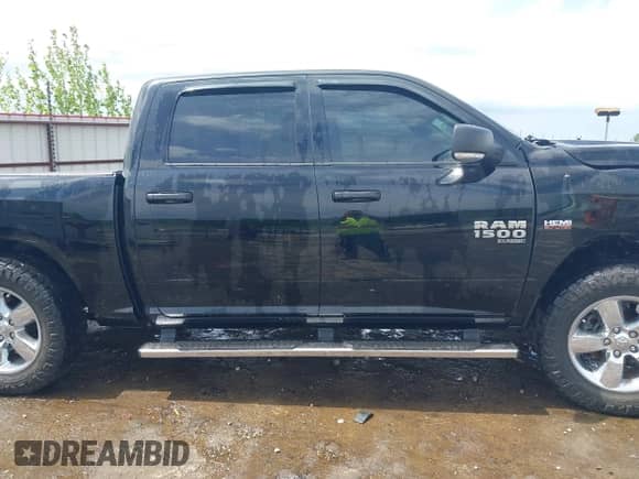 2019 Ram 1500 Big Horn z VIN 1C6RR7LT3KS641539, wystawiony jako IAAI lot #42103708 z przebiegiem 33 706 mil mil oraz . Historia ofert i sprzedaży dostępna na DreamBid. Obrazek 14.