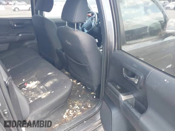 2019 Toyota Tacoma SR5 с VIN 5TFAZ5CN6KX076900, выставлен на аукционе IAAI как лот 43184388 с пробегом 110 382 миль миль и . История ставок и продаж доступна на DreamBid. Изображение 8.
