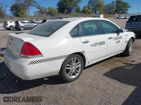2008 Chevrolet Impala LTZ z VIN 2G1WU583489171161, wystawiony jako IAAI lot #43434545 z przebiegiem 316 780 mil mil oraz . Historia ofert i sprzedaży dostępna na DreamBid. Obrazek 4.