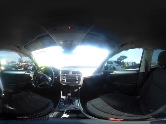 2024 Volkswagen Tiguan S с VIN 3VVRB7AX1RM036720, выставлен на аукционе IAAI как лот 42750506 с пробегом 13 031 миль миль и . История ставок и продаж доступна на DreamBid. Изображение 18.