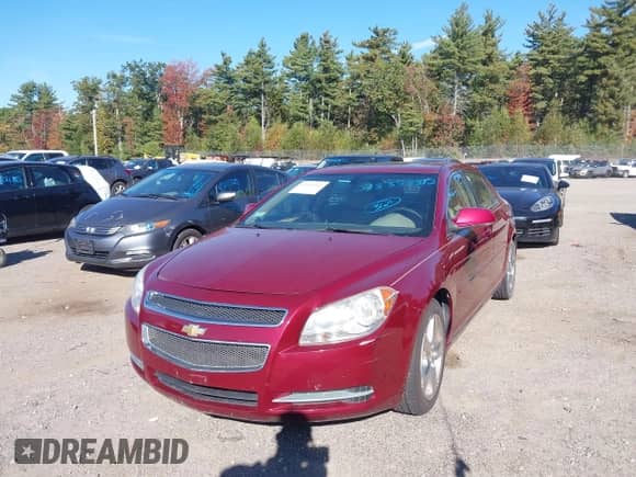 2010 Chevrolet Malibu 2LT z VIN 1G1ZD5EB4AF296683, wystawiony jako IAAI lot #43353312 z przebiegiem 130 876 mil mil oraz . Historia ofert i sprzedaży dostępna na DreamBid. Obrazek 2.