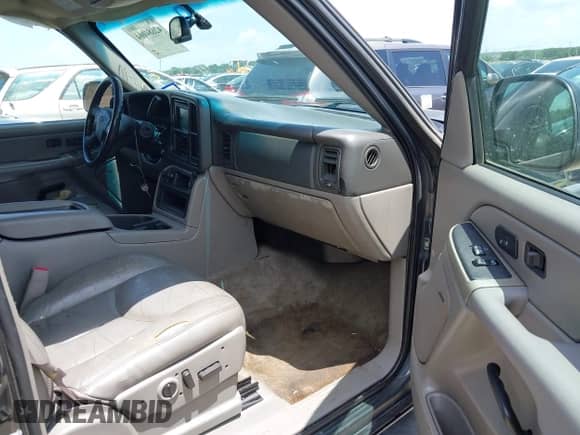 2006 Chevrolet Tahoe Z71 z VIN 1GNEC13TX6R104788, wystawiony jako IAAI lot #42684004 z przebiegiem 276 630 mil mil oraz . Historia ofert i sprzedaży dostępna na DreamBid. Obrazek 5.