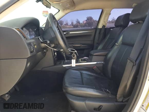 2010 Chrysler 300 Touring Signature with VIN 2C3CA5CV8AH276233, listed as a Copart auction lot 58007715 with 185,259 mi miles and Salvage title. Bid and sale history available at DreamBid. Image 7.