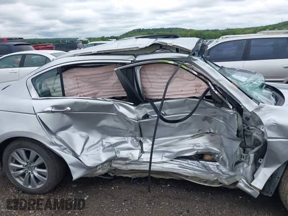 2011 Honda Accord EX z VIN 1HGCP3F74BA031216, wystawiony jako IAAI lot #43071390 z przebiegiem Nie podano mil oraz . Historia ofert i sprzedaży dostępna na DreamBid. Obrazek 12.