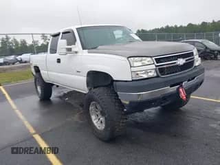 2004 Chevrolet Silverado 2500HD LT z VIN 1GCHK29164E130488, wystawiony jako IAAI lot #42934215 z przebiegiem 380 858 mil mil oraz . Historia ofert i sprzedaży dostępna na DreamBid. Obrazek 1.