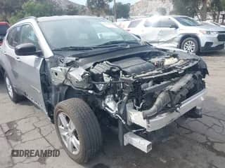 2022 Jeep Compass Latitude с VIN 3C4NJDBB9NT210051, выставлен на аукционе IAAI как лот 43019297 с пробегом 29 735 миль миль и . История ставок и продаж доступна на DreamBid. Изображение 1.