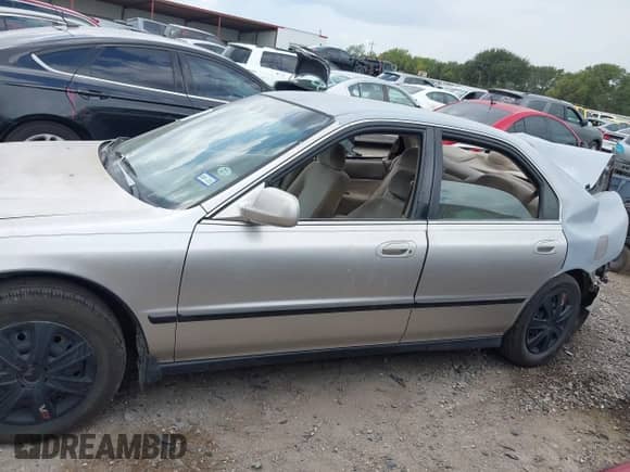 1997 Honda Accord LX with VIN JHMCD5631VC018012, listed as a IAAI auction lot 42948714 with 160,280 mi miles and . Bid and sale history available at DreamBid. Image 14.