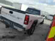 2006 Chevrolet Silverado 3500 SRW Wrk Trk z VIN 1GCHK33D96F177939, wystawiony jako Copart lot #83964794 z przebiegiem 356 434 mil mil oraz Szkoda całkowita • Salvage title. Historia ofert i sprzedaży dostępna na DreamBid. Obrazek 3.