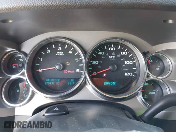 2011 Chevrolet Silverado 1500 LT z VIN 3GCPCSE0XBG111356, wystawiony jako IAAI lot #43079067 z przebiegiem 179 497 mil mil oraz . Historia ofert i sprzedaży dostępna na DreamBid. Obrazek 7.