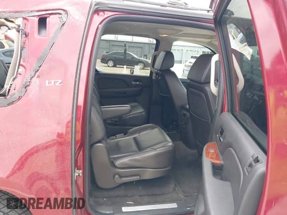 2009 Chevrolet Suburban LTZ z VIN 1GNFK36309J105434, wystawiony jako IAAI lot #42062907 z przebiegiem 132 674 mil mil oraz . Historia ofert i sprzedaży dostępna na DreamBid. Obrazek 8.