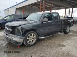 2005 Chevrolet Silverado 1500 LS z VIN 2GCEC19T351207042, wystawiony jako Copart lot #72056775 z przebiegiem 191 124 mil mil oraz Szkoda całkowita • Salvage title. Historia ofert i sprzedaży dostępna na DreamBid. Obrazek 1.