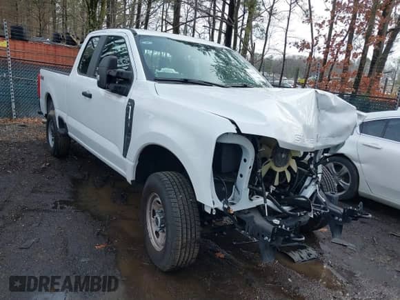 2023 Ford F-250 XL z VIN 1FT7X2BA6PED39628, wystawiony jako IAAI lot #41439741 z przebiegiem 165 mil mil oraz . Historia ofert i sprzedaży dostępna na DreamBid. Obrazek 1.