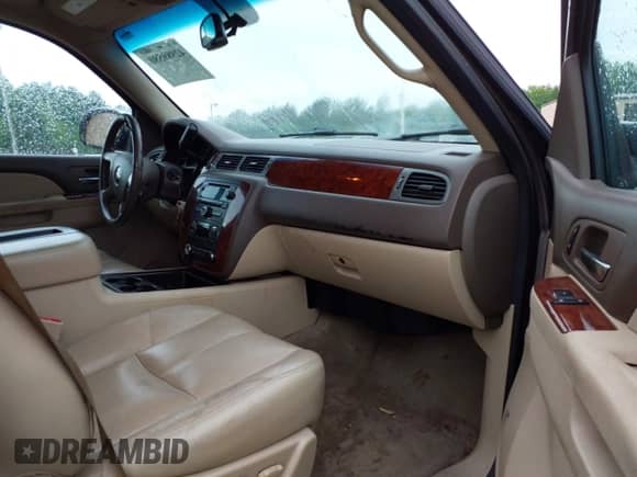 2013 Chevrolet Tahoe LT with VIN 1GNSKBE04DR339098, listed as a IAAI auction lot 42989580 with 220,959 mi miles and . Bid and sale history available at DreamBid. Image 5.