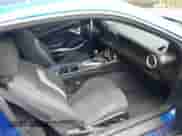 2018 Chevrolet Camaro 1LS z VIN 1G1FA1RX6J0133403, wystawiony jako IAAI lot #42991863 z przebiegiem 63 565 mil mil oraz . Historia ofert i sprzedaży dostępna na DreamBid. Obrazek 5.