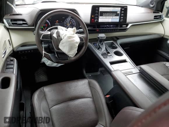 2022 Toyota Sienna Platinum с VIN 5TDERKEC8NS085748, выставлен на аукционе Copart как лот 52972275 с пробегом 32 817 миль миль и Списание • Salvage title. История ставок и продаж доступна на DreamBid. Изображение 8.