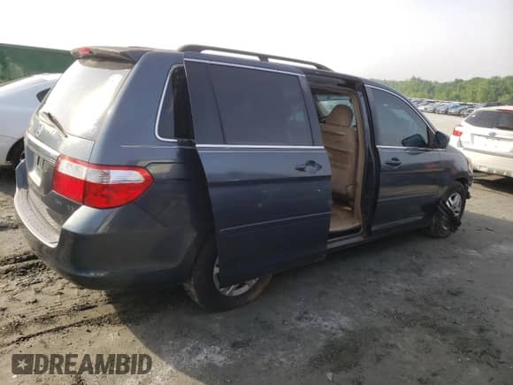 2005 Honda Odyssey EX z VIN 5FNRL38425B010111, wystawiony jako Copart lot #57145835 z przebiegiem 220 981 mil mil oraz Czysty tytuł • Clean title. Historia ofert i sprzedaży dostępna na DreamBid. Obrazek 3.