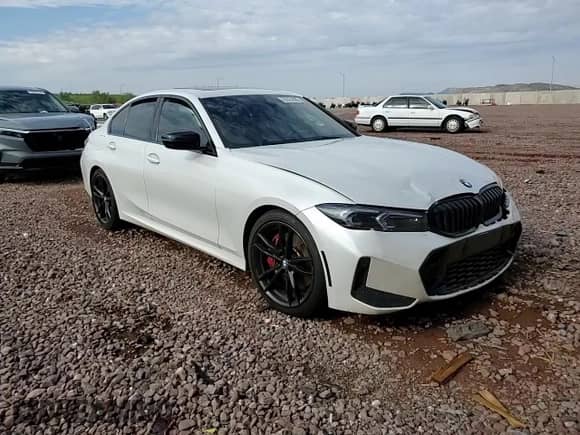 2023 BMW 3 Series 330i z VIN 3MW69FF0XP8C82901, wystawiony jako Copart lot #70327825 z przebiegiem 38 377 mil mil oraz Szkoda całkowita • Salvage title. Historia ofert i sprzedaży dostępna na DreamBid. Obrazek 13.