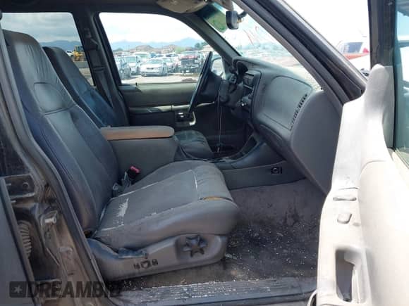 1999 Ford Explorer XLT с VIN 1FMZU32E9XUB81524, выставлен на аукционе IAAI как лот 43157365 с пробегом Не указан миль и . История ставок и продаж доступна на DreamBid. Изображение 5.