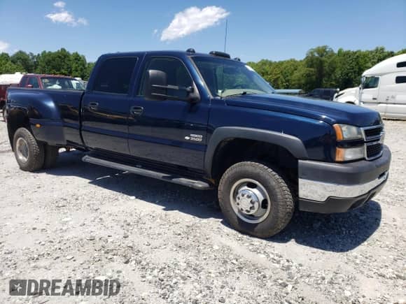 2006 Chevrolet Silverado 3500 DRW LT1 z VIN 1GCJK33D86F255841, wystawiony jako Copart lot #58293575 z przebiegiem 212 136 mil mil oraz Szkoda całkowita • Salvage title. Historia ofert i sprzedaży dostępna na DreamBid. Obrazek 4.