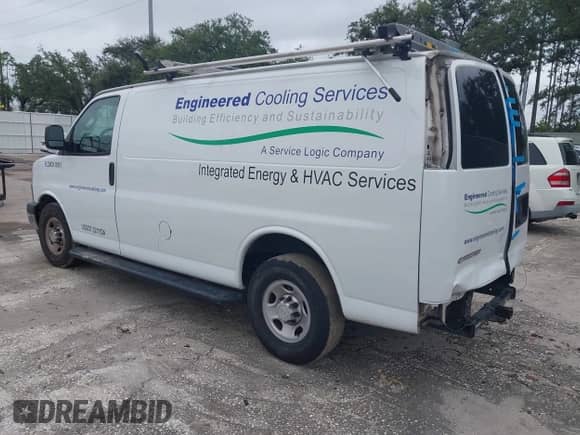 2019 Chevrolet Express Cargo z VIN 1GCWGAFG1K1343803, wystawiony jako IAAI lot #43348930 z przebiegiem 78 202 mil mil oraz . Historia ofert i sprzedaży dostępna na DreamBid. Obrazek 3.