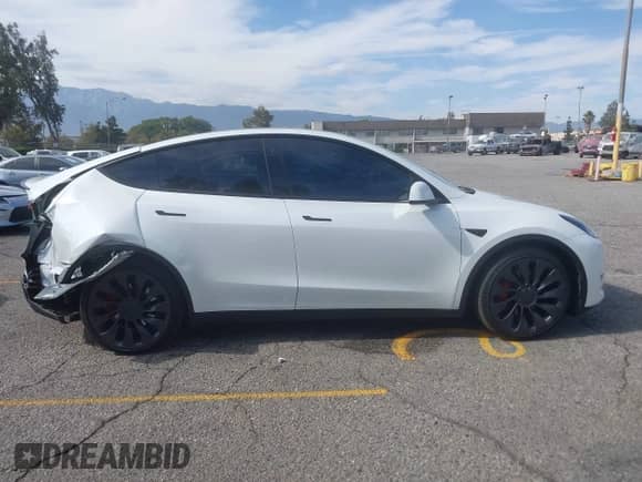 2023 Tesla Model Y Performance с VIN 7SAYGDEF4PF753774, выставлен на аукционе IAAI как лот 43056937 с пробегом 57 739 миль миль и . История ставок и продаж доступна на DreamBid. Изображение 13.