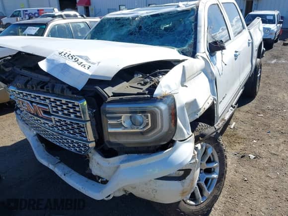 2018 GMC Sierra 1500 Denali with VIN 3GTU2PEJ8JG370518, listed as a IAAI auction lot 43359463 with Not provided miles and . Bid and sale history available at DreamBid. Image 6.