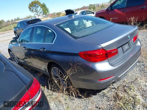 2018 BMW 5 Series 530i с VIN WBAJA5C58JG899637, выставлен на аукционе IAAI как лот 43425170 с пробегом Не указан миль и . История ставок и продаж доступна на DreamBid. Изображение 3.