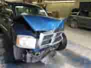2005 Dodge Dakota SLT z VIN 1D7HE42N75S209600, wystawiony jako Copart lot #69435895 z przebiegiem 107 537 mil mil oraz Czysty tytuł • Clean title. Historia ofert i sprzedaży dostępna na DreamBid. Obrazek 13.
