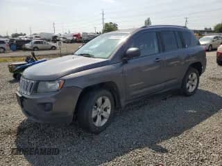 2014 Jeep Compass Sport z VIN 1C4NJDBB7ED927053, wystawiony jako Copart lot #61616005 z przebiegiem 129 030 mil mil oraz Szkoda całkowita • Salvage title. Historia ofert i sprzedaży dostępna na DreamBid. Obrazek 1.