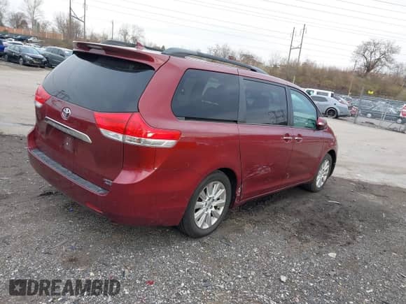 2013 Toyota Sienna XLE с VIN 5TDDK3DC1DS068215, выставлен на аукционе IAAI как лот 41610737 с пробегом 168 186 миль миль и . История ставок и продаж доступна на DreamBid. Изображение 4.