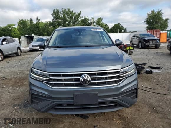 2024 Volkswagen Tiguan SE с VIN 3VVMB7AX9RM053081, выставлен на аукционе Copart как лот 64123895 с пробегом 5 717 миль миль и Списание • Salvage title. История ставок и продаж доступна на DreamBid. Изображение 5.