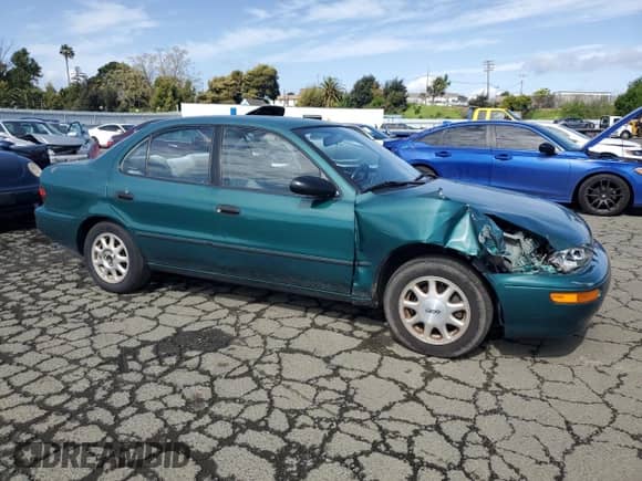 1996 Chevrolet Prizm z VIN 1Y1SK5285TZ058572, wystawiony jako Copart lot #51303845 z przebiegiem 87 109 mil mil oraz Szkoda całkowita • Salvage title. Historia ofert i sprzedaży dostępna na DreamBid. Obrazek 4.