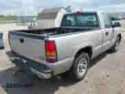 2005 GMC Sierra 1500 Work Truck z VIN 1GTEC14X15Z329738, wystawiony jako IAAI lot #42233810 z przebiegiem 184 120 mil mil oraz . Historia ofert i sprzedaży dostępna na DreamBid. Obrazek 4.