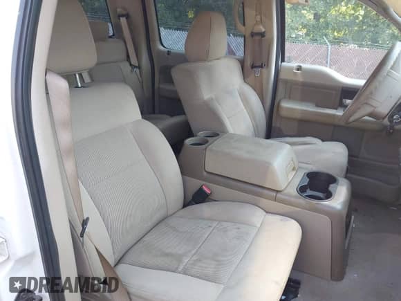 2005 Ford F-150 XLT z VIN 1FTPW12555FB20067, wystawiony jako IAAI lot #43246586 z przebiegiem 182 982 mil mil oraz . Historia ofert i sprzedaży dostępna na DreamBid. Obrazek 5.