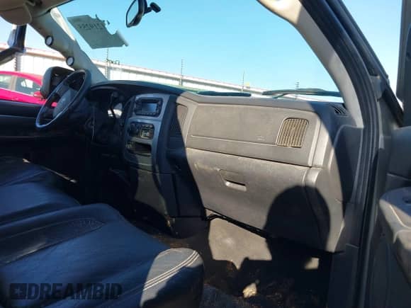 2005 Dodge 2500 SLT z VIN 3D7KS28C45G852180, wystawiony jako IAAI lot #41219255 z przebiegiem 185 217 mil mil oraz . Historia ofert i sprzedaży dostępna na DreamBid. Obrazek 5.