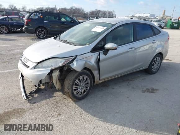 2015 Ford Fiesta SE z VIN 3FADP4BJ1FM220222, wystawiony jako IAAI lot #41209318 z przebiegiem 113 134 mil mil oraz . Historia ofert i sprzedaży dostępna na DreamBid. Obrazek 17.