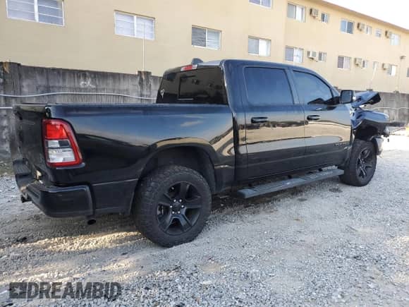 2020 Ram 1500 Big Horn z VIN 1C6RREFG2LN338139, wystawiony jako Copart lot #48244545 z przebiegiem 83 169 mil mil oraz Nie do naprawy • Non repairable. Historia ofert i sprzedaży dostępna na DreamBid. Obrazek 3.