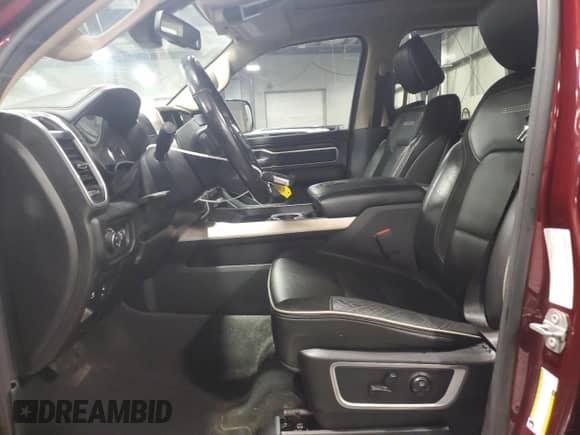 2020 Ram 1500 Laramie z VIN 1C6SRFRT9LN306711, wystawiony jako Copart lot #50047155 z przebiegiem 87 353 mil mil oraz Szkoda całkowita • Salvage title. Historia ofert i sprzedaży dostępna na DreamBid. Obrazek 7.