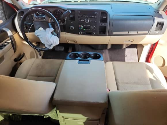 2011 Chevrolet Silverado 1500 LT z VIN 1GCRKSE37BZ230777, wystawiony jako Copart lot #62737375 z przebiegiem Nie podano mil oraz Szkoda całkowita • Salvage title. Historia ofert i sprzedaży dostępna na DreamBid. Obrazek 8.