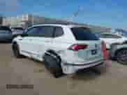 2023 Volkswagen Tiguan SE R-Line Black с VIN 3VVCB7AXXPM004545, выставлен на аукционе IAAI как лот 42603638 с пробегом 36 734 миль миль и . История ставок и продаж доступна на DreamBid. Изображение 3.