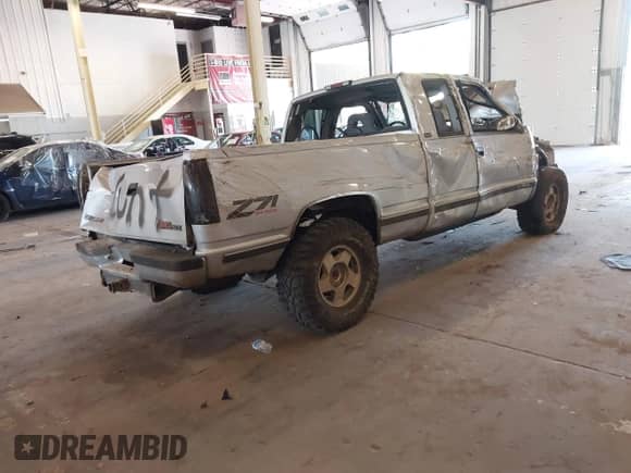 1994 GMC Sierra 1500 z VIN 2GTEK19K6R1571262, wystawiony jako IAAI lot #42183695 z przebiegiem 198 872 mil mil oraz . Historia ofert i sprzedaży dostępna na DreamBid. Obrazek 4.
