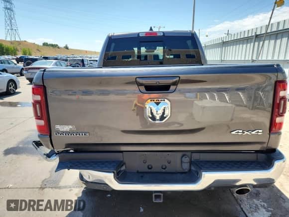 2023 Ram 1500 Laramie z VIN 1C6SRFJT4PN629694, wystawiony jako Copart lot #69623015 z przebiegiem 34 188 mil mil oraz Szkoda całkowita • Salvage title. Historia ofert i sprzedaży dostępna na DreamBid. Obrazek 6.