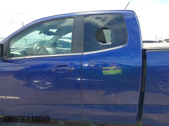2016 Chevrolet Colorado 2WD WT z VIN 1GCHSBE35G1336999, wystawiony jako IAAI lot #42619834 z przebiegiem 81 268 mil mil oraz . Historia ofert i sprzedaży dostępna na DreamBid. Obrazek 14.