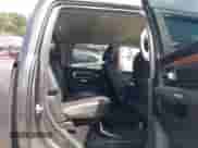 2015 Ram 1500 Laramie z VIN 1C6RR6NT7FS621680, wystawiony jako IAAI lot #42887104 z przebiegiem 203 488 mil mil oraz . Historia ofert i sprzedaży dostępna na DreamBid. Obrazek 8.